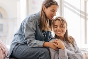 Endométriose chez l’adolescente : symptômes, alimentation et solutions pour mieux vivre